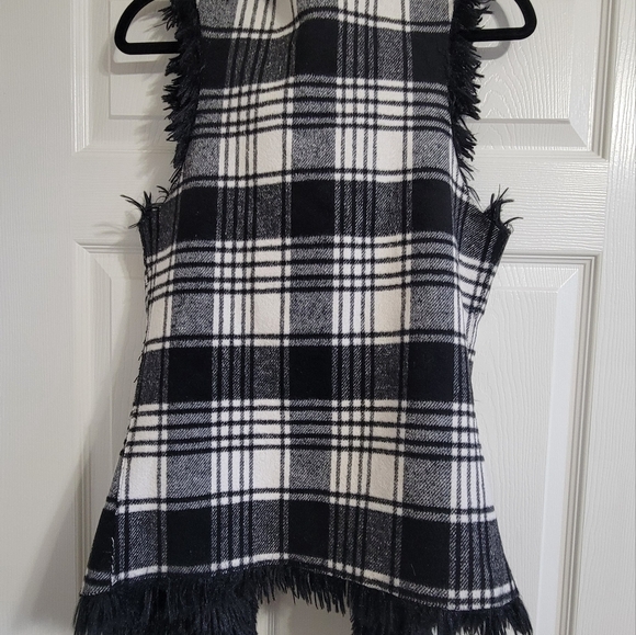Cozy Plaid Vest - Picture 2 of 3